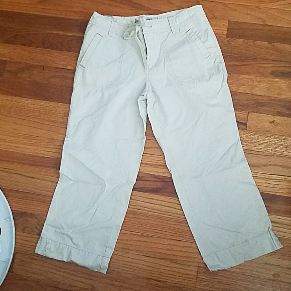 Old navy khaki capris